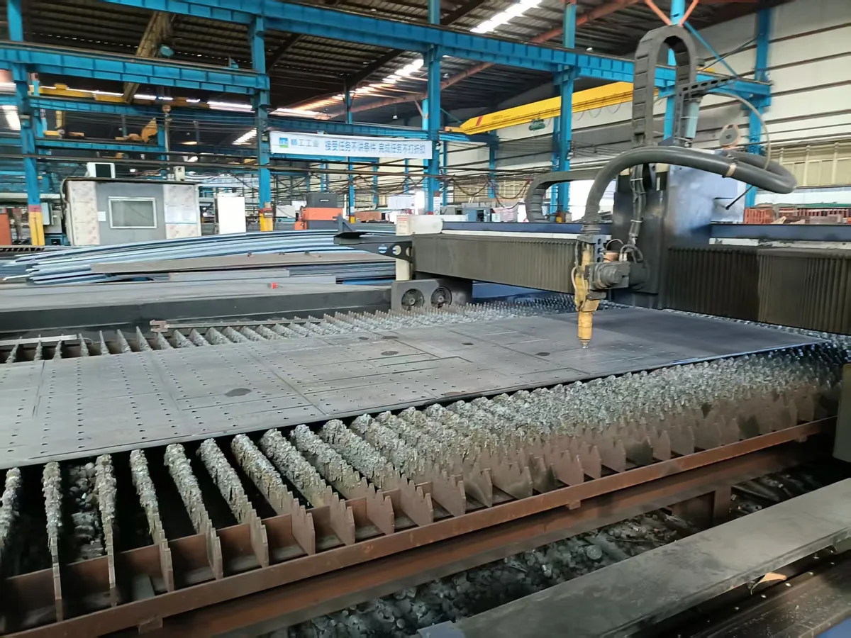 CNC cutting equipment processing structural steel plate